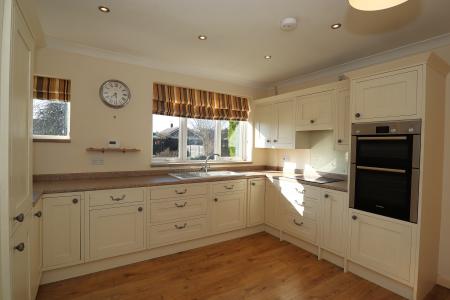 3 bedroom Detached bungalow to let in Mill Lane, Saxilby, LN1