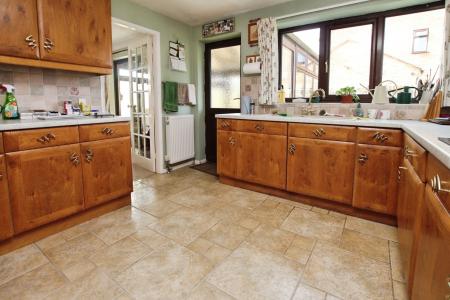 4 bedroom Detached bungalow for sale in Larkspur Road, Lincoln, LN2