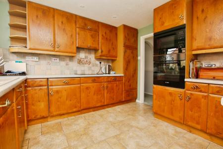 4 bedroom Detached bungalow for sale in Larkspur Road, Lincoln, LN2