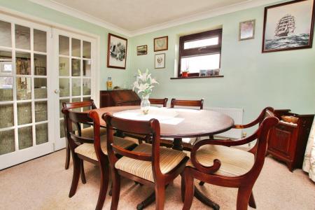 4 bedroom Detached bungalow for sale in Larkspur Road, Lincoln, LN2