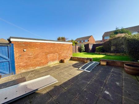 3 bedroom Semi-detached house for sale in Broughton Gardens, Lincoln, LN5