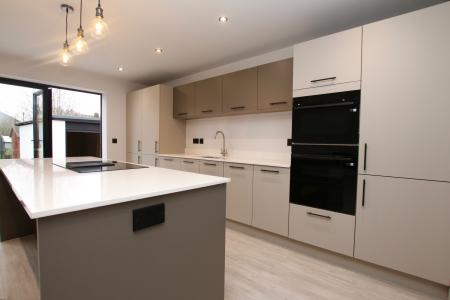 4 bedroom Bungalow for sale in Grantham Road, Bracebridge Heath, LN4