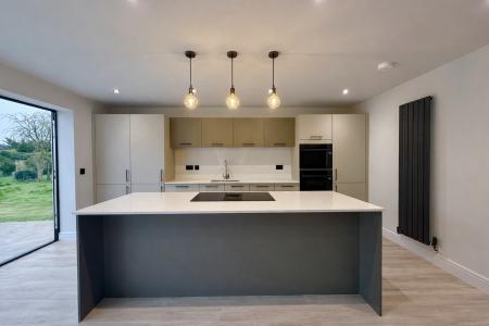 4 bedroom Bungalow for sale in Grantham Road, Bracebridge Heath, LN4