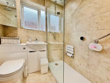 4 bedroom Detached house for sale in Helsby Road, Lincoln, LN5