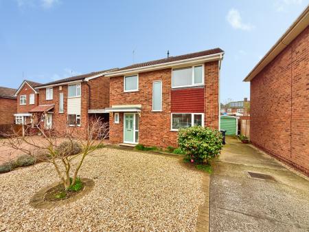 4 bedroom Detached house for sale in Helsby Road, Lincoln, LN5