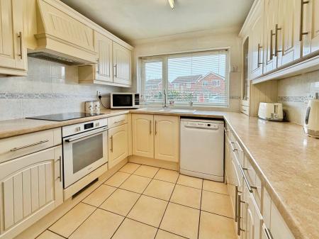 4 bedroom Detached house for sale in Helsby Road, Lincoln, LN5
