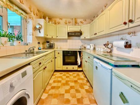 2 bedroom Bungalow for sale in Newark Road, North Hykeham, LN6
