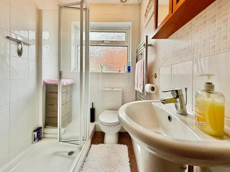 2 bedroom Bungalow for sale in Newark Road, North Hykeham, LN6