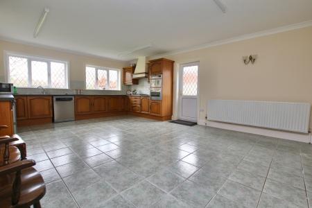 5 bedroom Detached house for sale in St Georges Lane, Riseholme, LN2