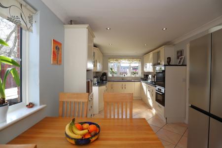 5 bedroom Detached house for sale in Aisne Close, Lincoln, LN1