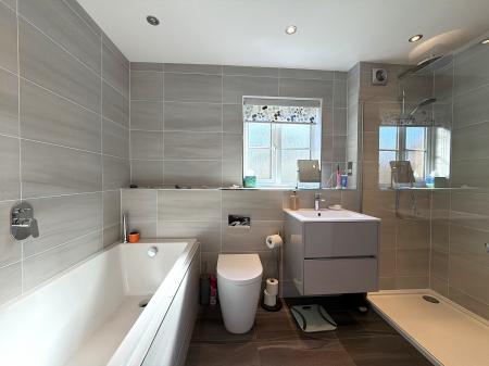 5 bedroom Detached house for sale in Aisne Close, Lincoln, LN1