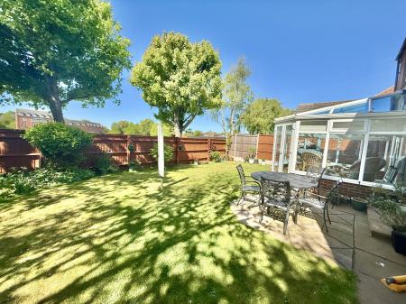 5 bedroom Detached house for sale in Aisne Close, Lincoln, LN1