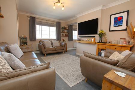 3 bedroom Semi-detached house for sale in Eastholm, Lincoln, LN2