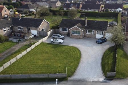 4 bedroom Bungalow for sale in Clint Lane, Navenby, LN5