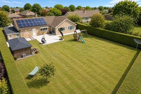 4 bedroom Bungalow for sale in Clint Lane, Navenby, LN5