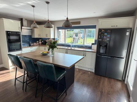 4 bedroom Bungalow for sale in Clint Lane, Navenby, LN5