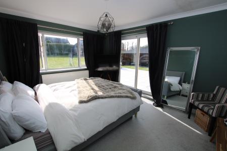 4 bedroom Bungalow for sale in Clint Lane, Navenby, LN5