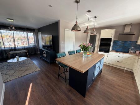 4 bedroom Bungalow for sale in Clint Lane, Navenby, LN5