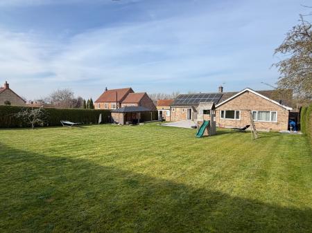 4 bedroom Bungalow for sale in Clint Lane, Navenby, LN5