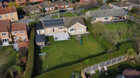 4 bedroom Bungalow for sale in Clint Lane, Navenby, LN5