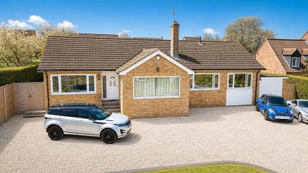 Clint Lane, Navenby, LN5