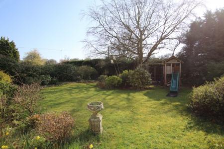 3 bedroom Detached bungalow for sale in Lincoln Road, Branston, LN4
