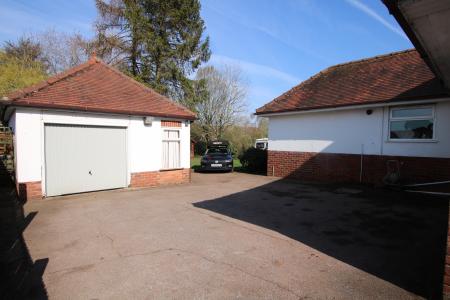 3 bedroom Detached bungalow for sale in Lincoln Road, Branston, LN4