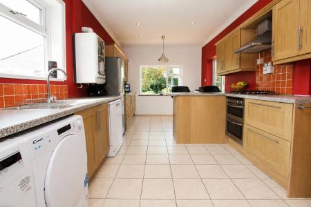 3 bedroom Detached bungalow for sale in Lincoln Road, Branston, LN4