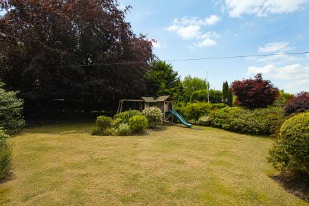 3 bedroom Detached bungalow for sale in Lincoln Road, Branston, LN4