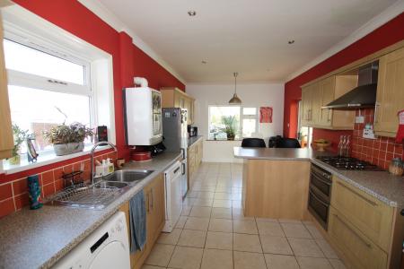 3 bedroom Detached bungalow for sale in Lincoln Road, Branston, LN4