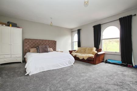4 bedroom Town house for sale in South Park, Lincoln, LN5