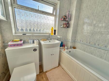 4 bedroom Detached house for sale in Thirlmere Way, Lincoln, LN6