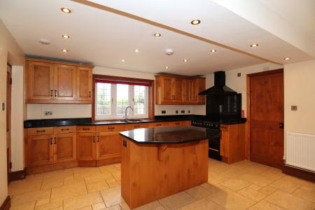 6 bedroom Detached house to let in Barlings Lane, Langworth, LN3