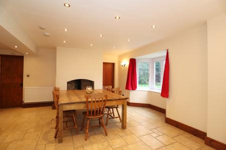 6 bedroom Detached house to let in Barlings Lane, Langworth, LN3
