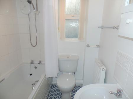 3 bedroom Semi-detached house to let in Fox Covert, South Hykeham, LN6