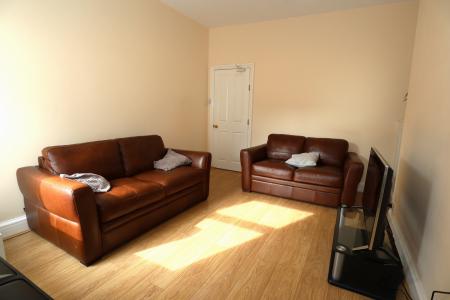 6 bedroom Terraced House to let in St Catherines Grove, Lincoln, LN5