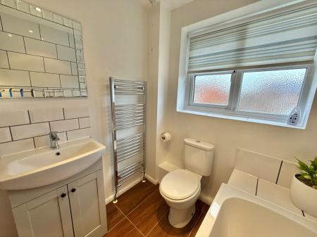 3 bedroom Semi-detached house to let in The Gleanings, Navenby, LN5