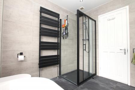 4 bedroom Link detached house for sale in Halls Court, Dunston, LN4