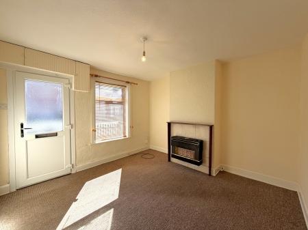 2 bedroom Terraced House to let in Grantham Road, Bracebridge Heath, LN4