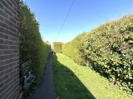 2 bedroom Terraced House to let in Grantham Road, Bracebridge Heath, LN4