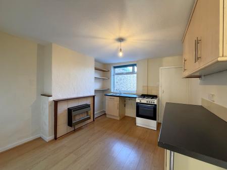 2 bedroom Terraced House to let in Grantham Road, Bracebridge Heath, LN4