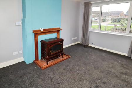 3 bedroom Semi-detached house to let in High Street, Caythorpe, NG32