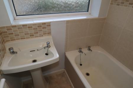 3 bedroom Semi-detached house to let in High Street, Caythorpe, NG32