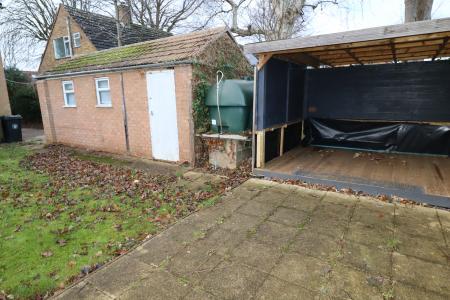 3 bedroom Semi-detached house to let in High Street, Caythorpe, NG32