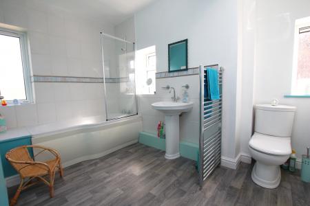 4 bedroom Detached house for sale in Satterley Close, Witham St Hughs, LN6