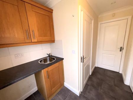 4 bedroom Detached house to let in Headland Way, Navenby, LN5