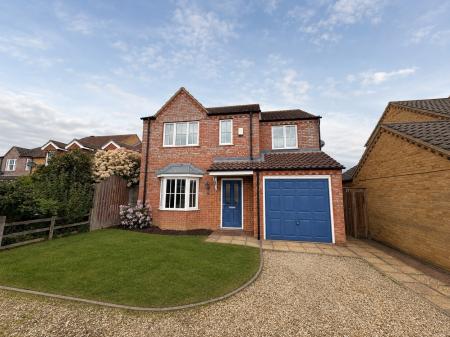 4 bedroom Detached house to let in Headland Way, Navenby, LN5