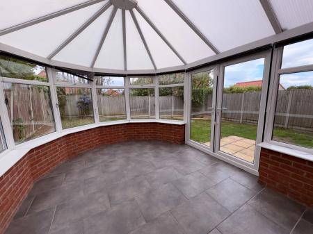4 bedroom Detached house to let in Headland Way, Navenby, LN5