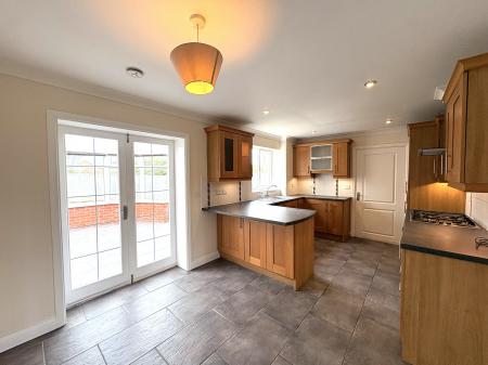 4 bedroom Detached house to let in Headland Way, Navenby, LN5