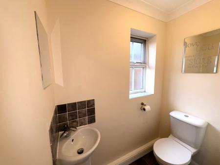 4 bedroom Detached house to let in Headland Way, Navenby, LN5